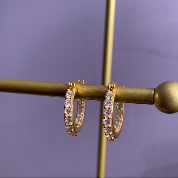 Small hoop earrings - Picture 3 of 9